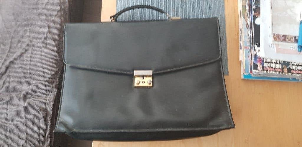 Aktetassen en pilotenkoffers, Ophalen of Verzenden, Zo goed als nieuw, Minder dan 35 cm, Uitschuifbare handgreep