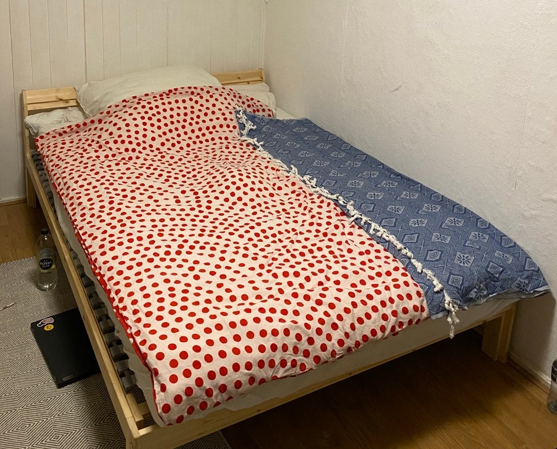 Ikea Bed and mattress 140x200, Ophalen, Beige, 140 cm, Zo goed als nieuw