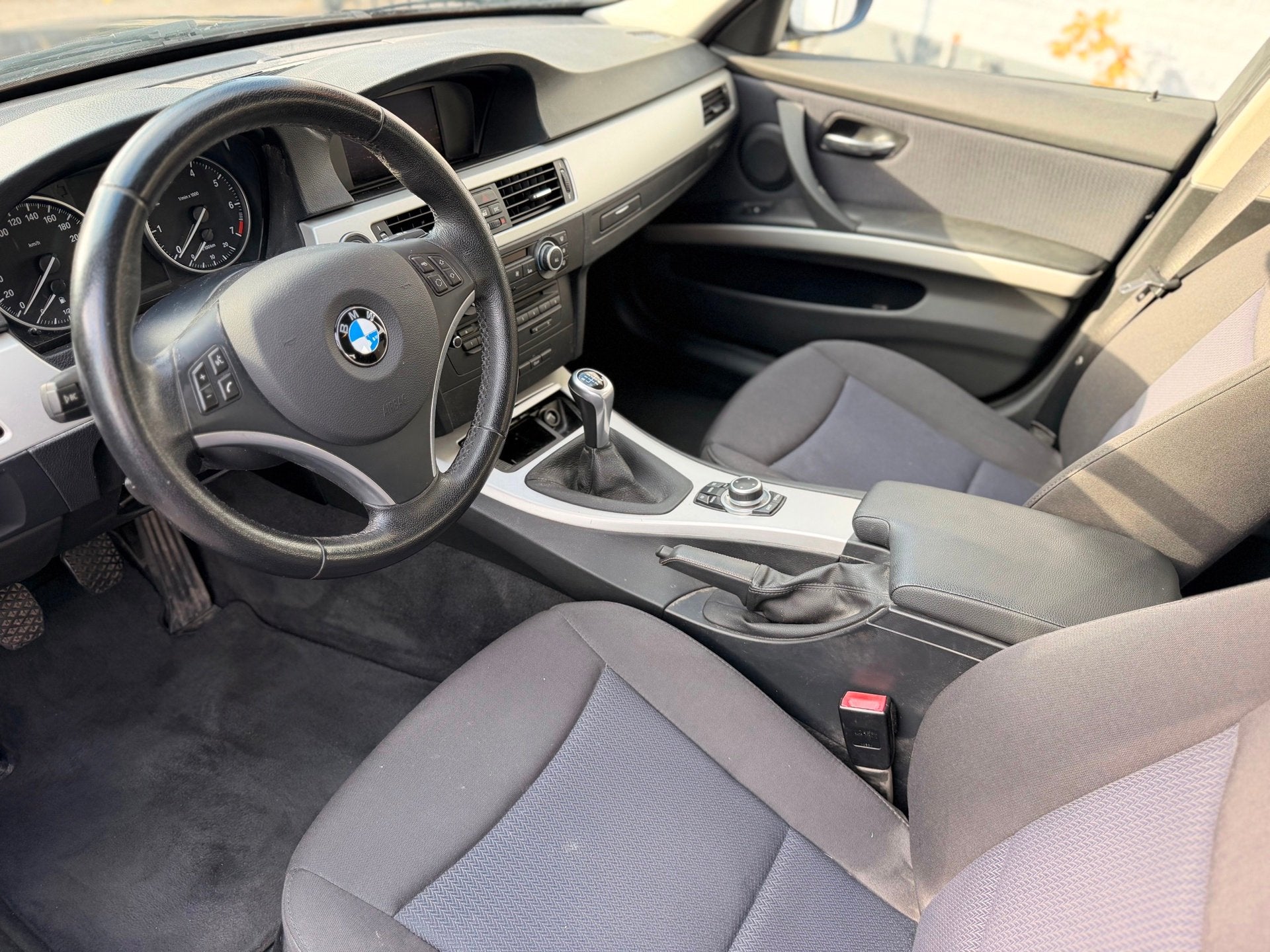 BMW 3-serie Touring 318i Business | ELEK TREKHAAK | NAVI |, Euro 5, Zwart, Blauw, Parkeersensor