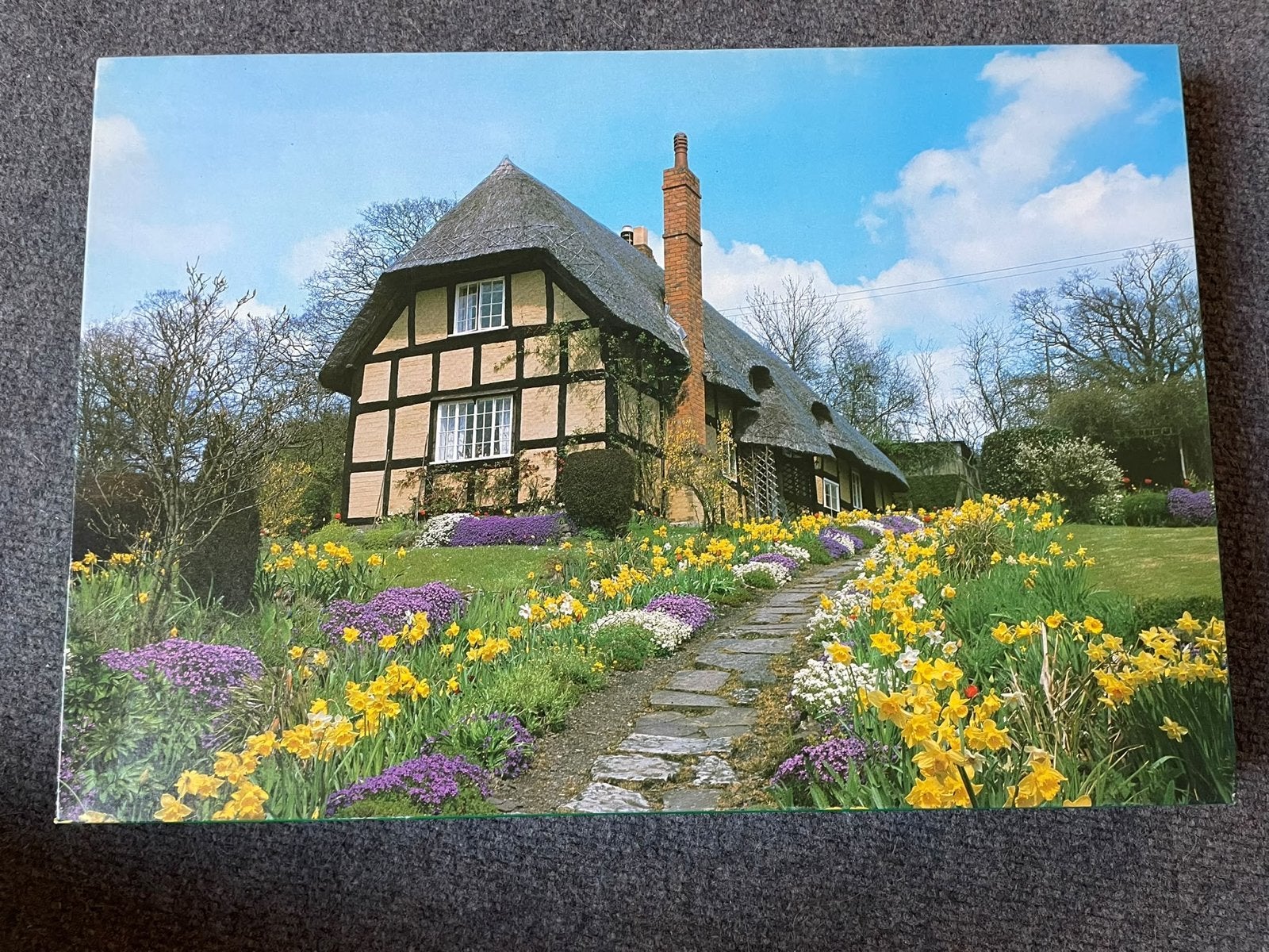 Legpuzzel 1000 stukjes - Cottage met bloementuin, Ophalen of Verzenden, 500 t/m 1500 stukjes, Gebruikt, Legpuzzel