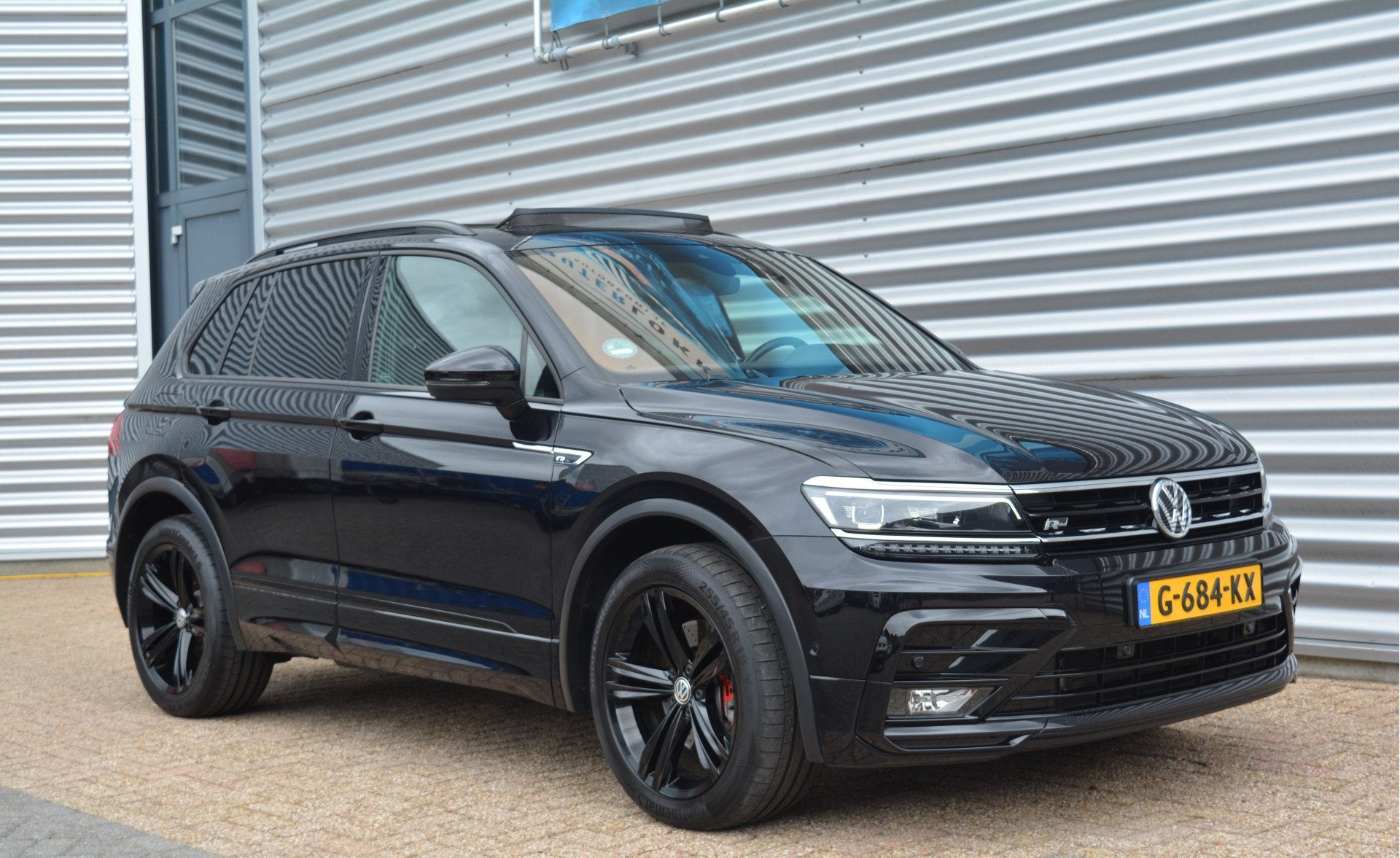 Volkswagen Tiguan 2.0 TSI 4Motion Pano/300PK/DSG/OrgNL, Auto's, Gebruikt, 1984 cc, 2500 kg, Zwart