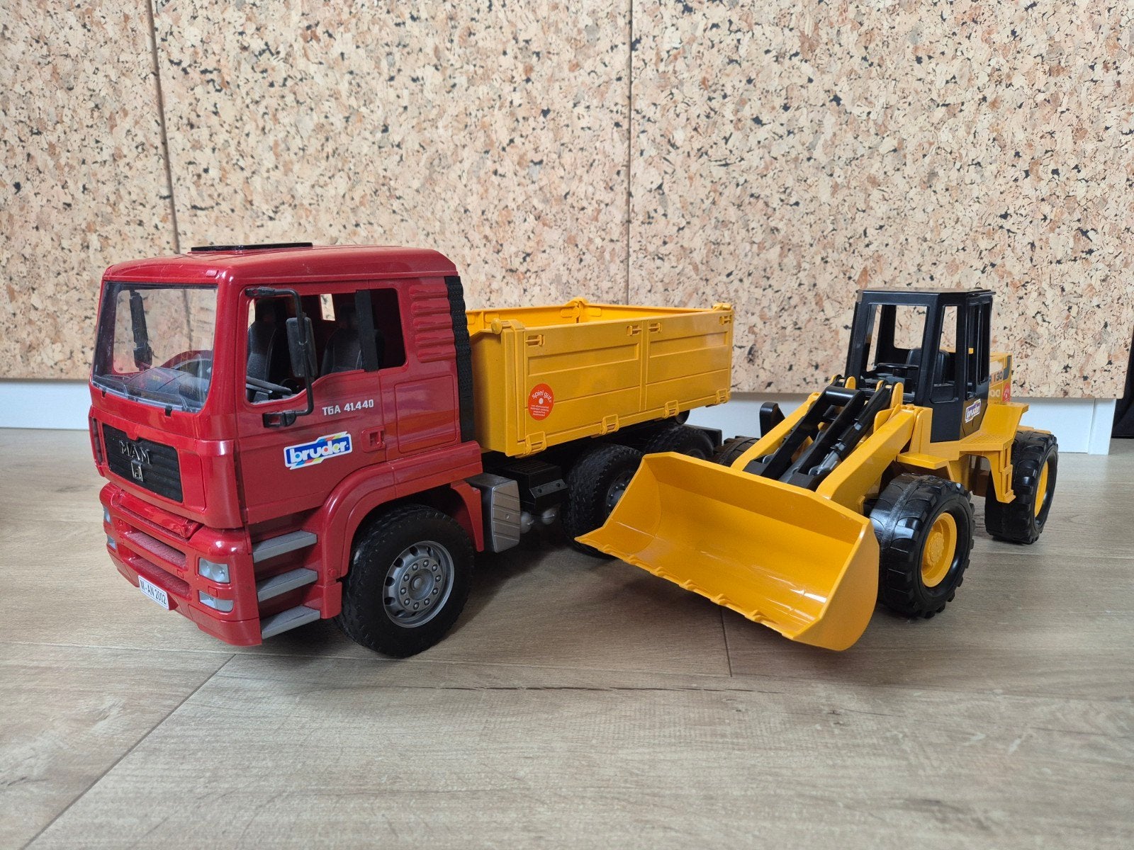 Bruder MAN TGA Kiepauto met Liebherr Graafmachine, Ophalen, Nieuw
