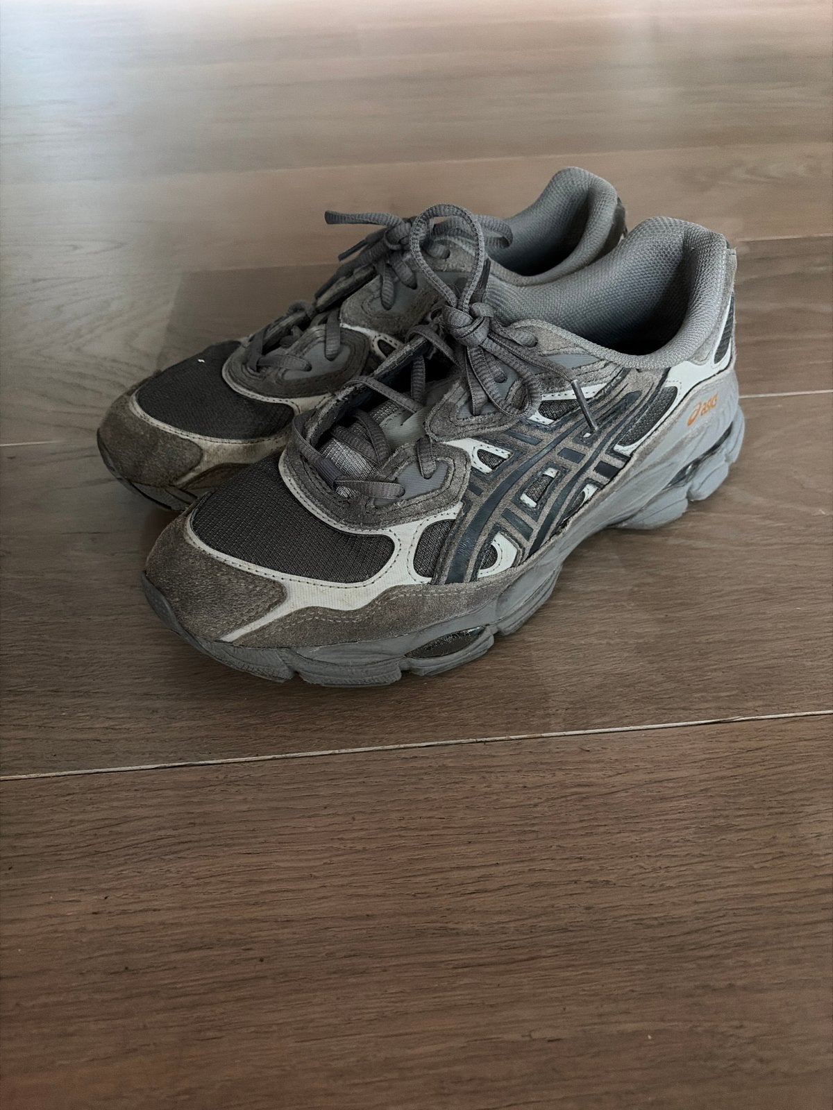 Asics Gel-NYC Sneakers Maat 43,5 - Grijs, Kleding | Heren, Schoenen, Ophalen of Verzenden, Gedragen, Overige kleuren, Sneakers of Gympen
