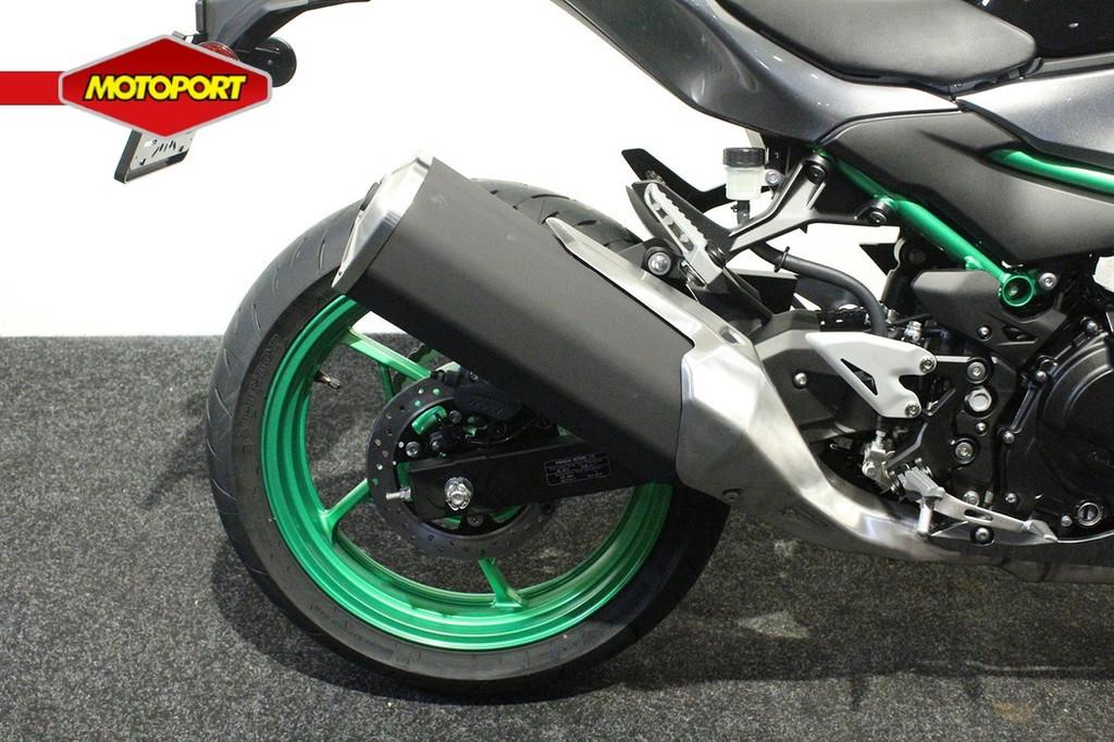 Kawasaki Z500 SE, Bedrijf, Naked bike