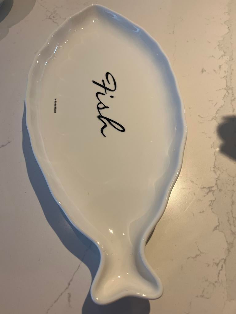 Riviera Maison 'Fish' schaal - 43 cm, Huis en Inrichting, Keuken | Servies, Keramiek, Ophalen of Verzenden, Overige stijlen, Schaal of Schalen