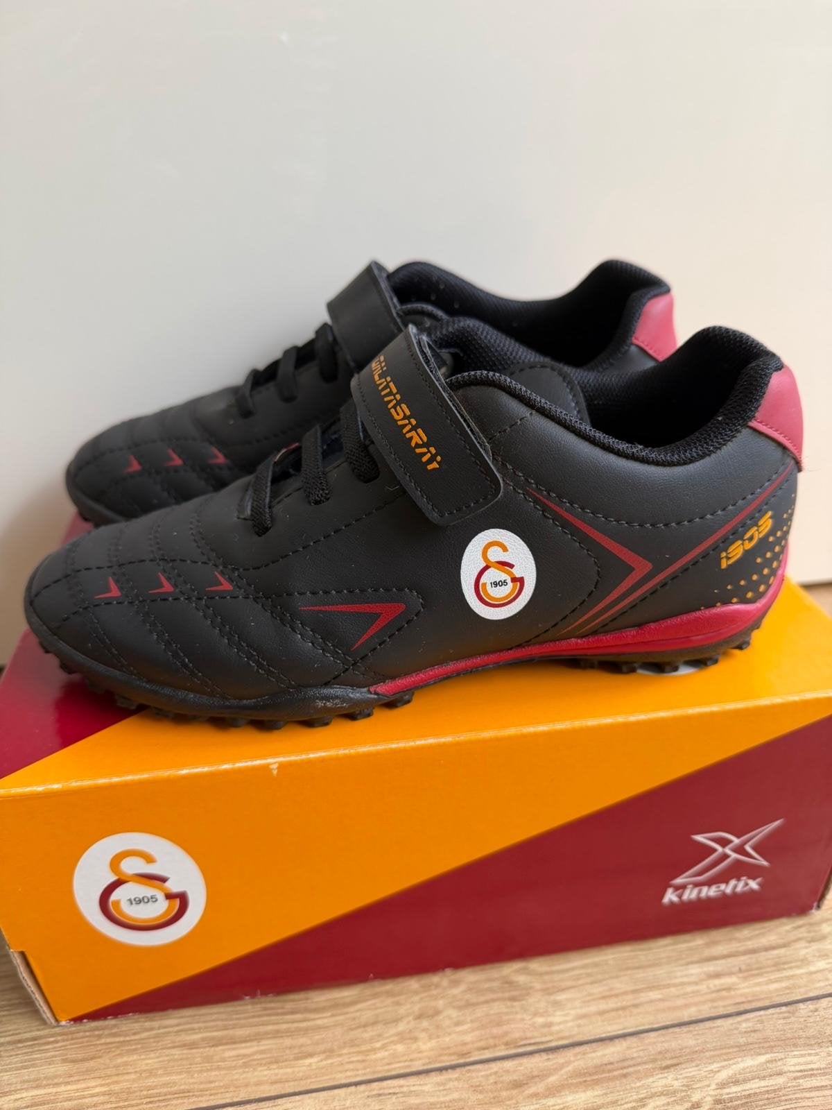 Galatasaray kinderschoenen GS maat 34, Ophalen of Verzenden, Zo goed als nieuw, Schoenen