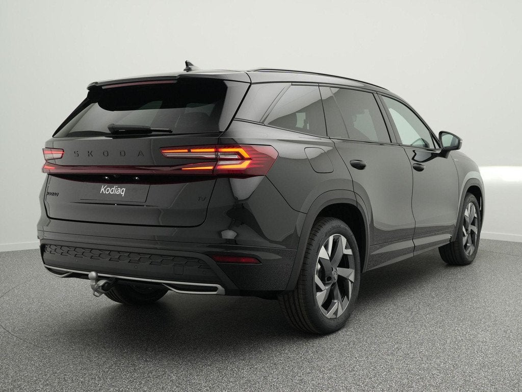 Skoda Kodiaq Sportline Business 1.5 TSI PHEV | Trekhaak | El, Auto's, Skoda, 1498 cc, 4 cilinders, Plug-in hybride, Bedrijf