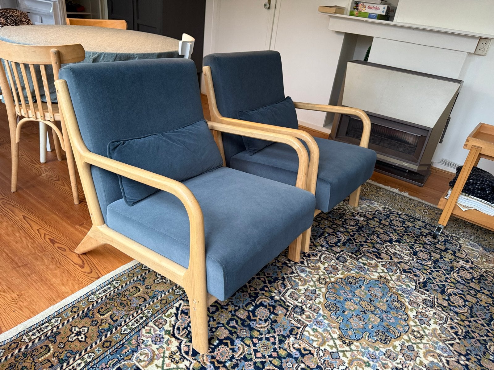 Twee grijs/blauwe fauteuils met houten frame van Woood, Ophalen, Twee, Blauw, Zo goed als nieuw