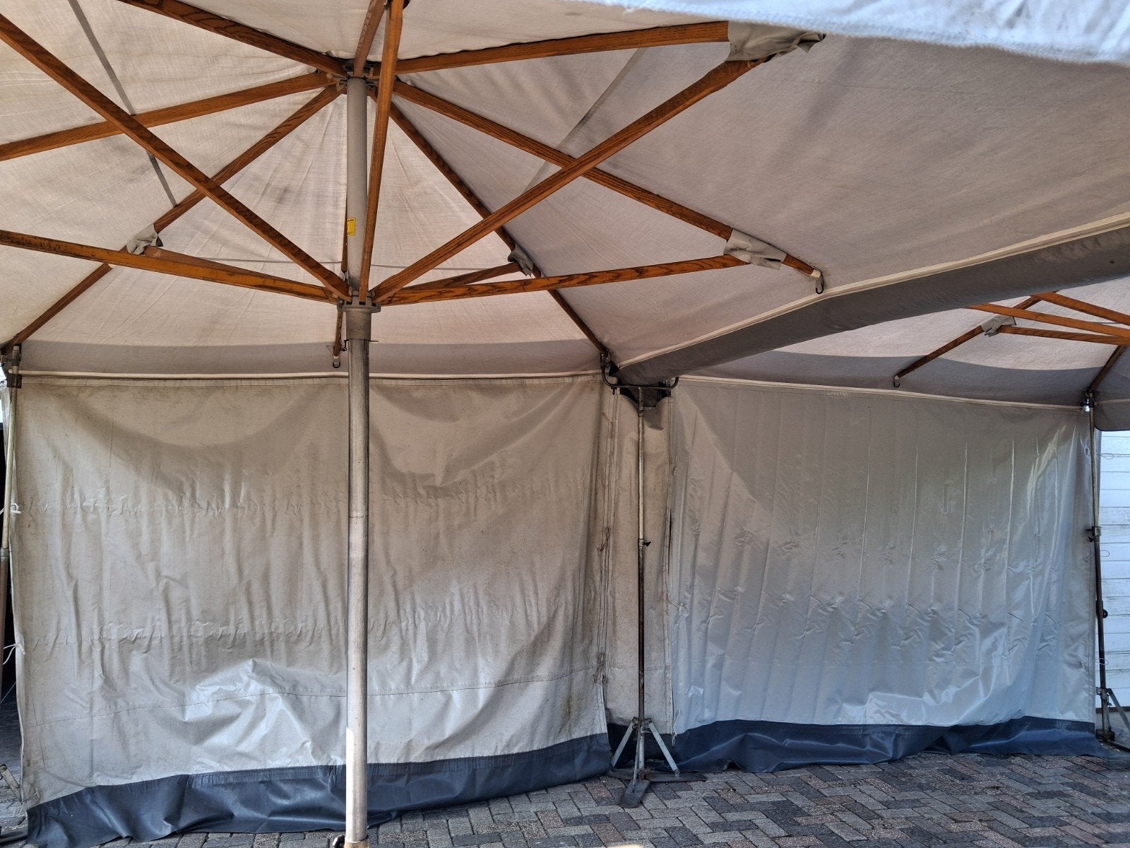 2 gebruikte parasols 3x4m met staanders en zeilen, Ophalen of Verzenden