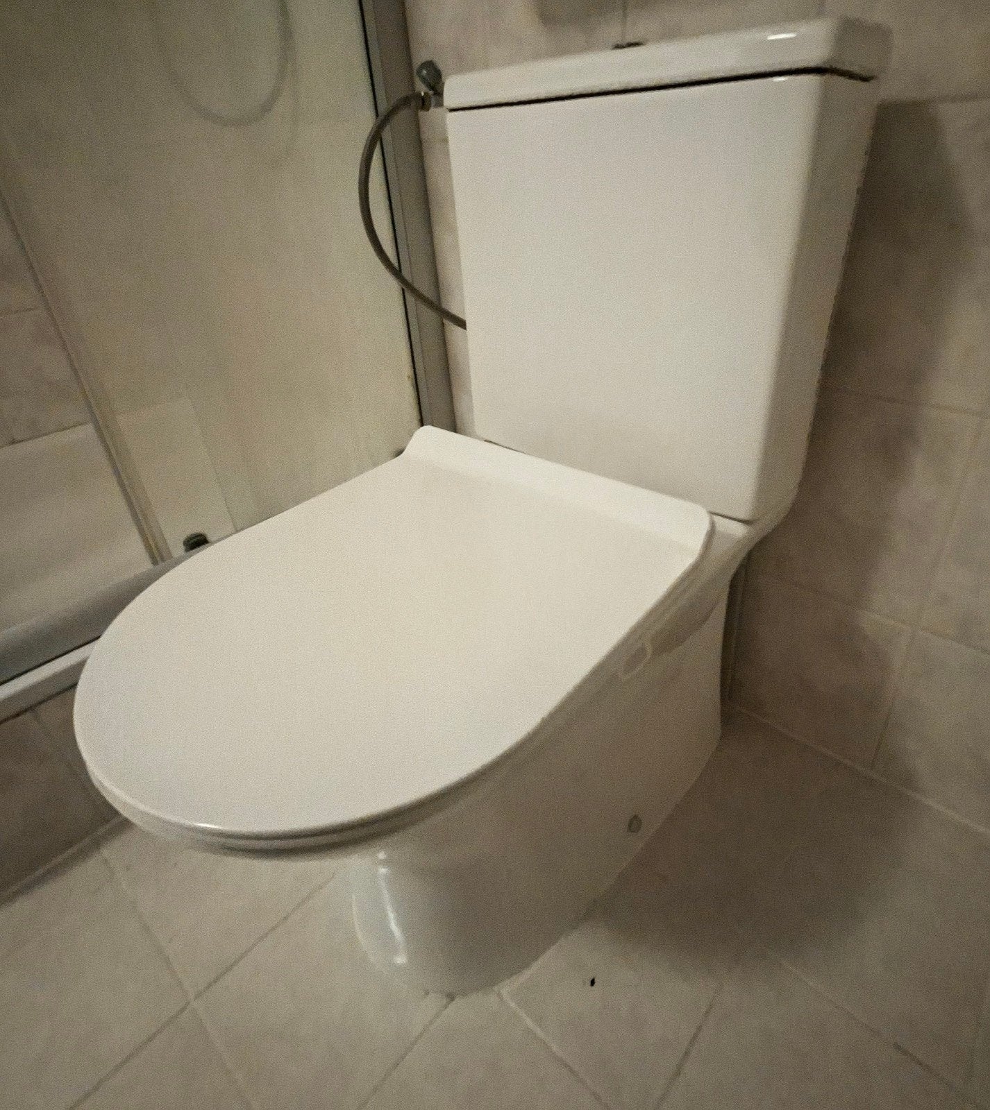Witte toiletpot met stortbak en bril, Ophalen of Verzenden, Gebruikt, Toilet