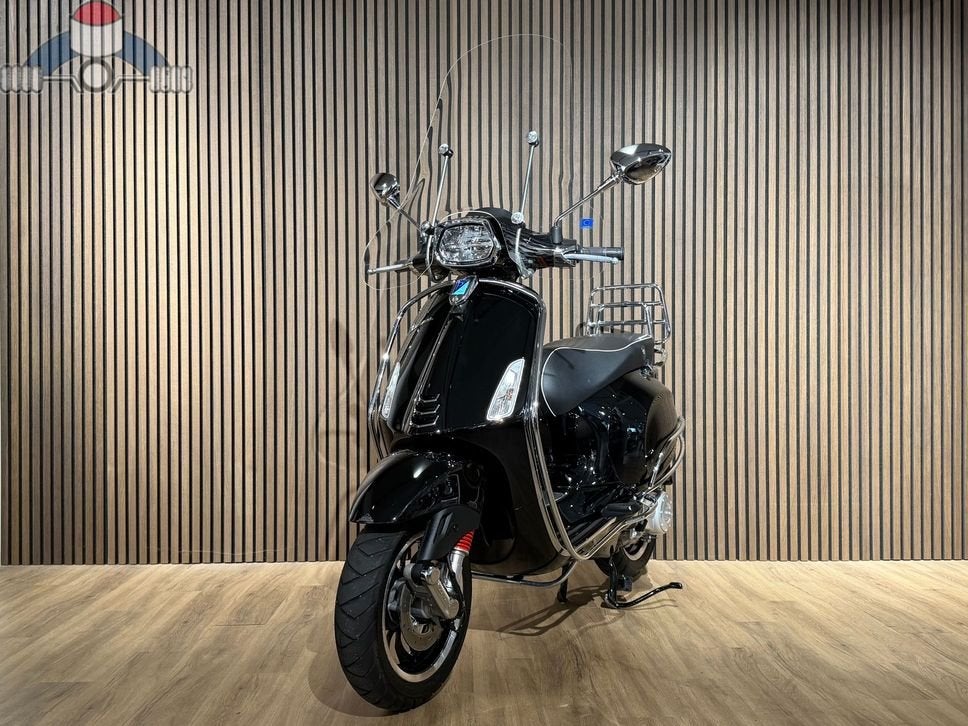 Prachtige Vespa Sprint 50 i-get 2023 – Glans Zwart –4.905km, Onbekend, 49 cc, Onbekend, VESPA