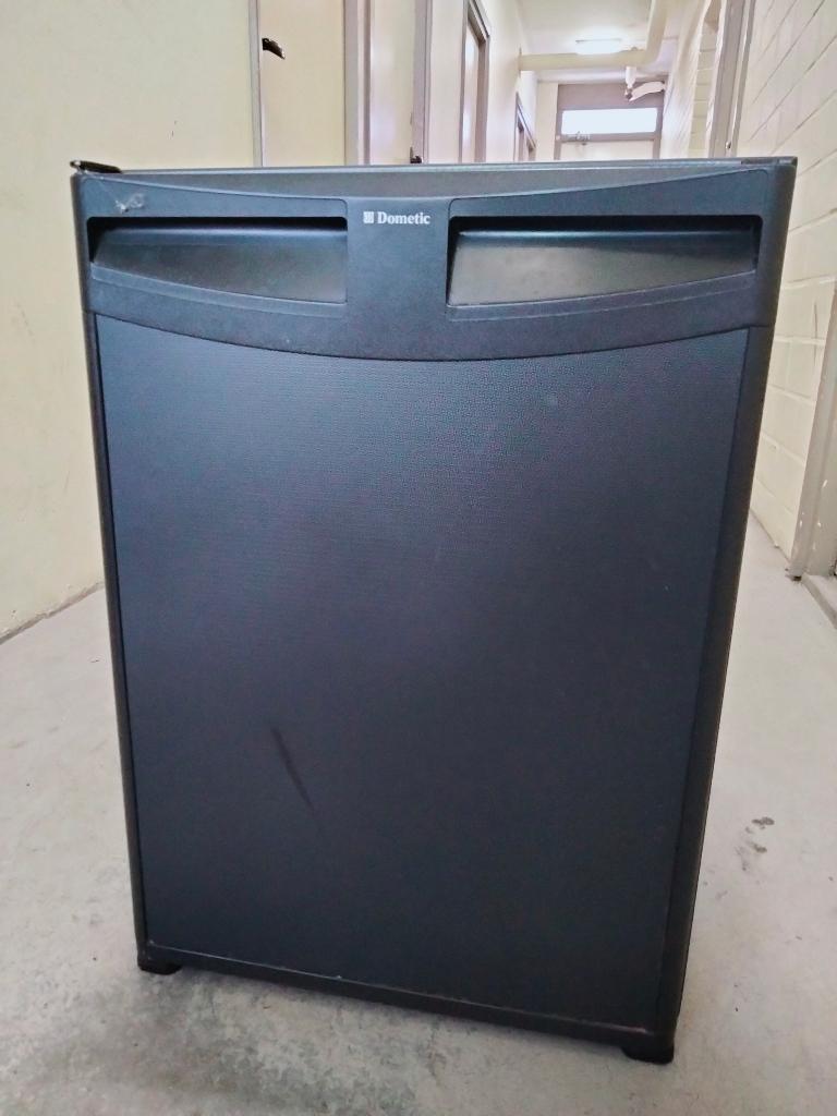 Minibar merk Dometic, Ophalen, Zonder vriesvak, Minder dan 45 cm, Minder dan 85 cm