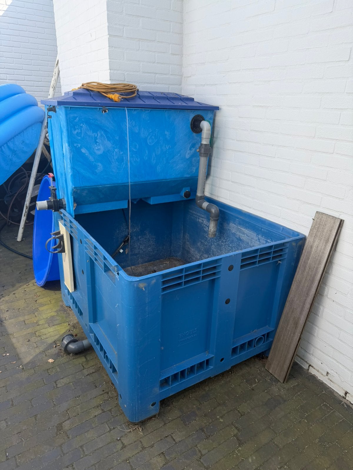 Quarantine / opgroei bak vissen / koi vijver, Ophalen, Gevuld zoetwateraquarium