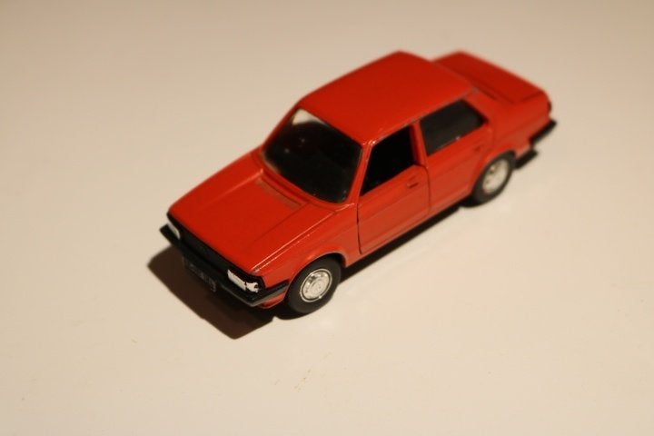 VW Jetta, 1:43 Schabak met doos, Hobby en Vrije tijd, Modelauto's | 1:43, Ophalen of Verzenden, Zo goed als nieuw, Auto, Overige merken