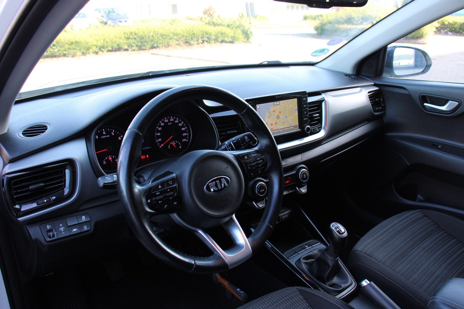Kia Stonic 1.0 T-GDi DynamicLine NAP Navi CarPlay Cruise BT, Auto's, Voorwielaandrijving, Gebruikt, Origineel Nederlands, Bedrijf