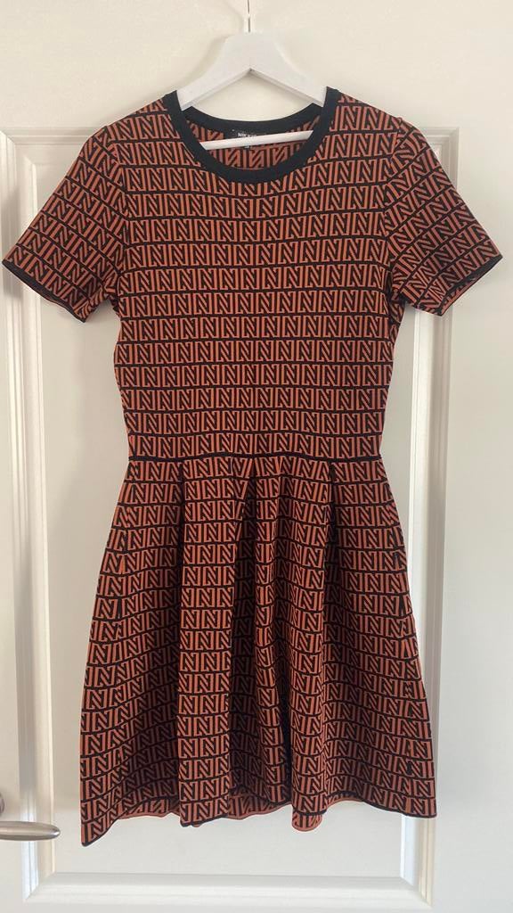 NIKKIE jurk maat 38, Kleding | Dames, Zwart, Zo goed als nieuw, Boven de knie, Ophalen