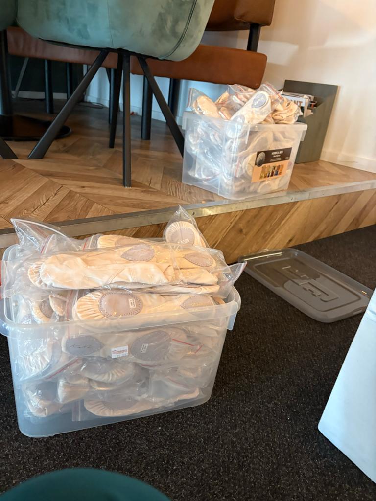 Grote partij ballet schoenen - 167 paar in diverse maten, Sport en Fitness, Dansen, Ophalen of Verzenden, Nieuw, Schoenen