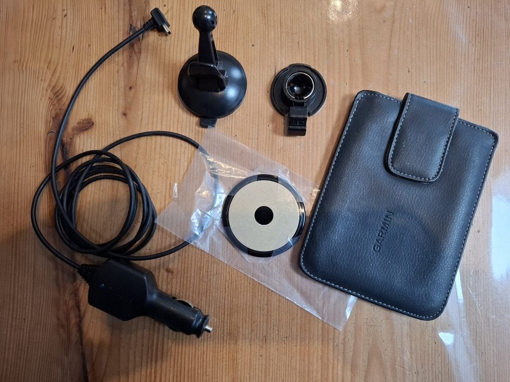 Garmin Toebehoren ivm defekt geraakte Nüvi 56LMT, Ophalen, Zo goed als nieuw