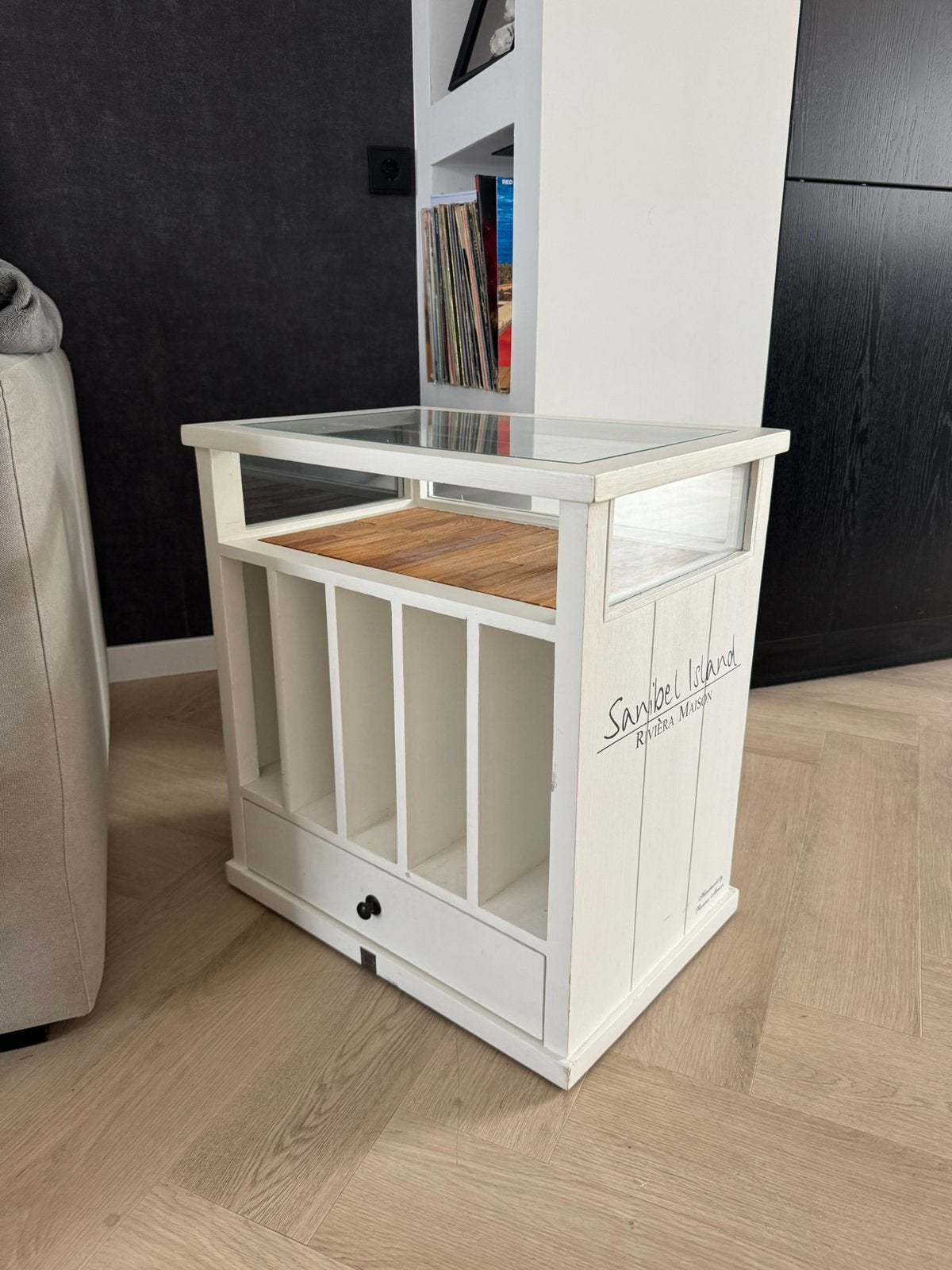 Riviera Maison Sanibel Island Magazine kastje / bijzettafel, Huis en Inrichting, Ophalen, Minder dan 55 cm, Gebruikt, 60 cm of meer