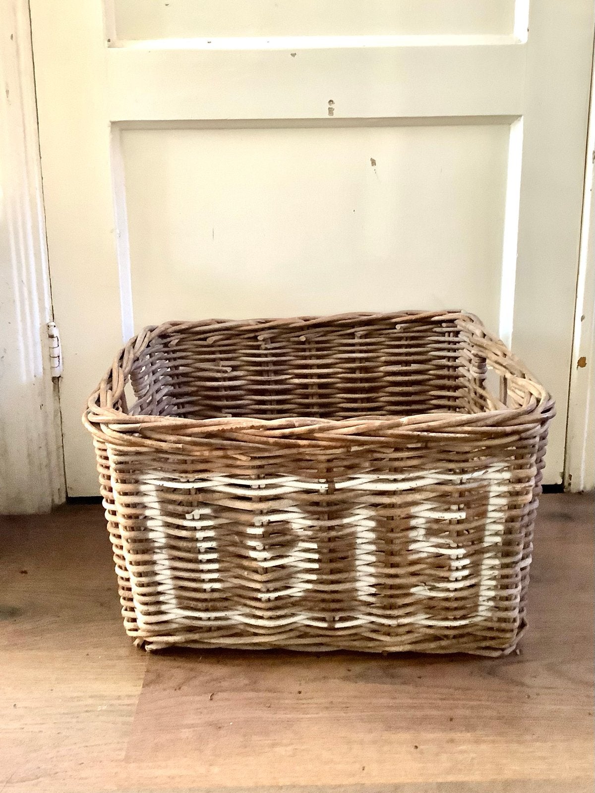 Brocante rieten mand '1915' - Hout, speelgoed of kussens, Huis en Inrichting, Woonaccessoires | Schalen en Manden, Gebruikt, Gevlochten