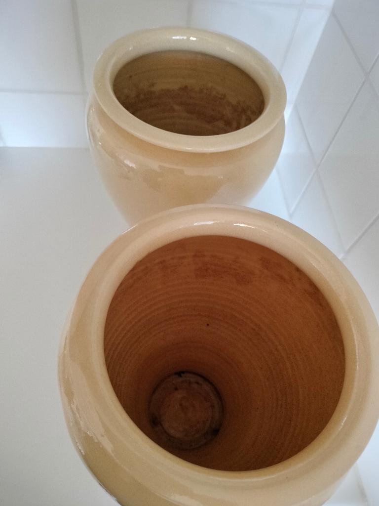 2 Bloempotten Z.G.A.N., Rond, Ophalen of Verzenden, Zo goed als nieuw, Aardewerk