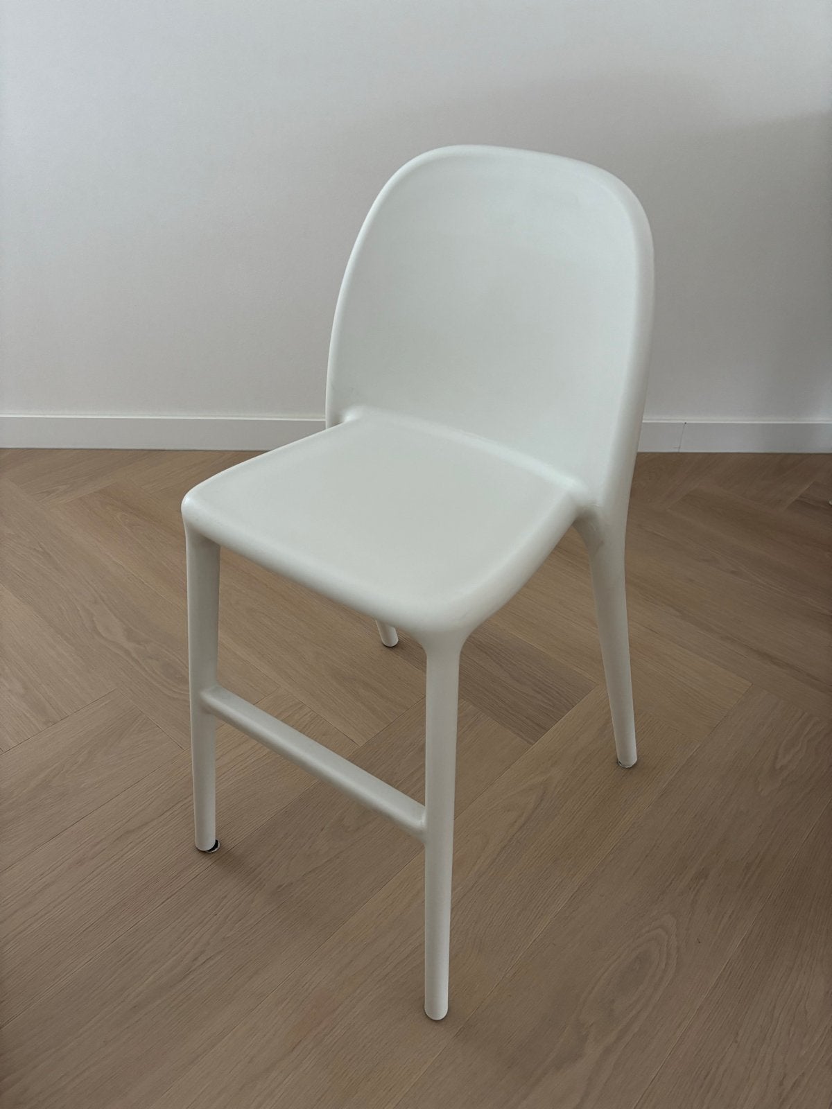 Witte urban ikea kunststof kinderstoel - Zo goed als nieuw, Ophalen, Kunststof, Wit, Zo goed als nieuw