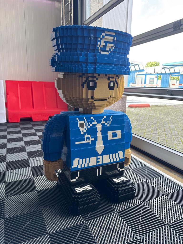 Grote bouwstenen politieagent ca. 1 meter (geen echte LEGO), Ophalen, Zo goed als nieuw