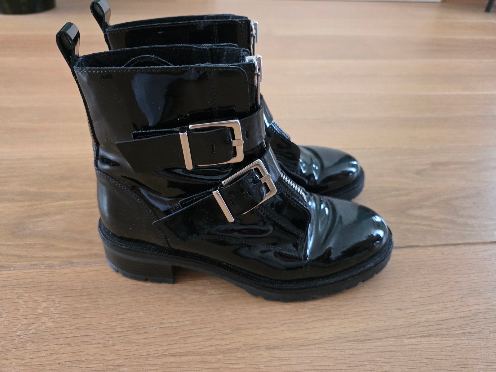 Zwarte laarsjes, deels leer, maat 39, Kleding | Dames, Zwart, Lage of Enkellaarzen, Ophalen of Verzenden, Zo goed als nieuw