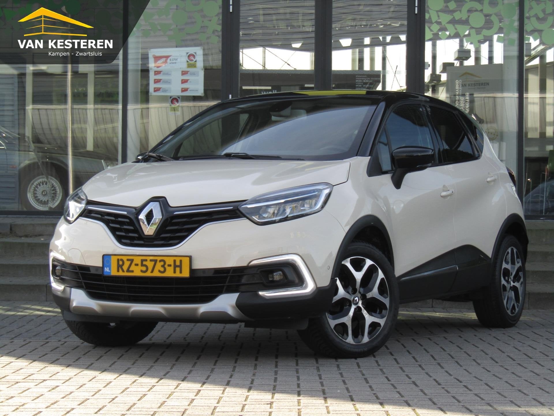 RENAULT Captur TCe 90pk Intens / Trekhaak / Navigatie / Came