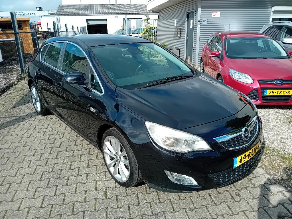 Opel Astra Cosmo 1.6 16V 5 DEURS BJ2010 TREKHAAK, Voorwielaandrijving, Euro 5, 1250 kg, 4 cilinders