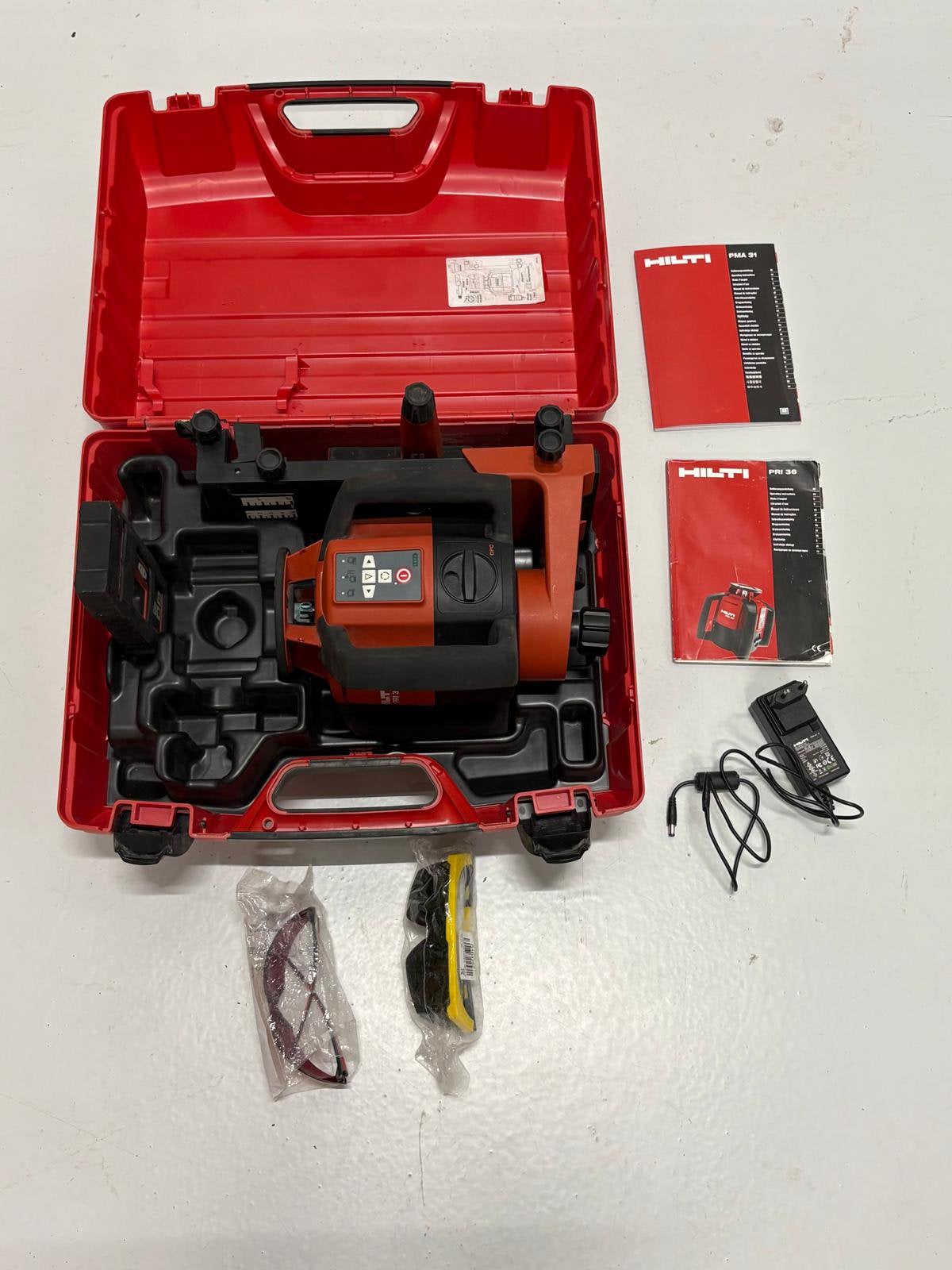 Hilti laser PRI 36, en accessoires, Ophalen, Zo goed als nieuw, Afstand