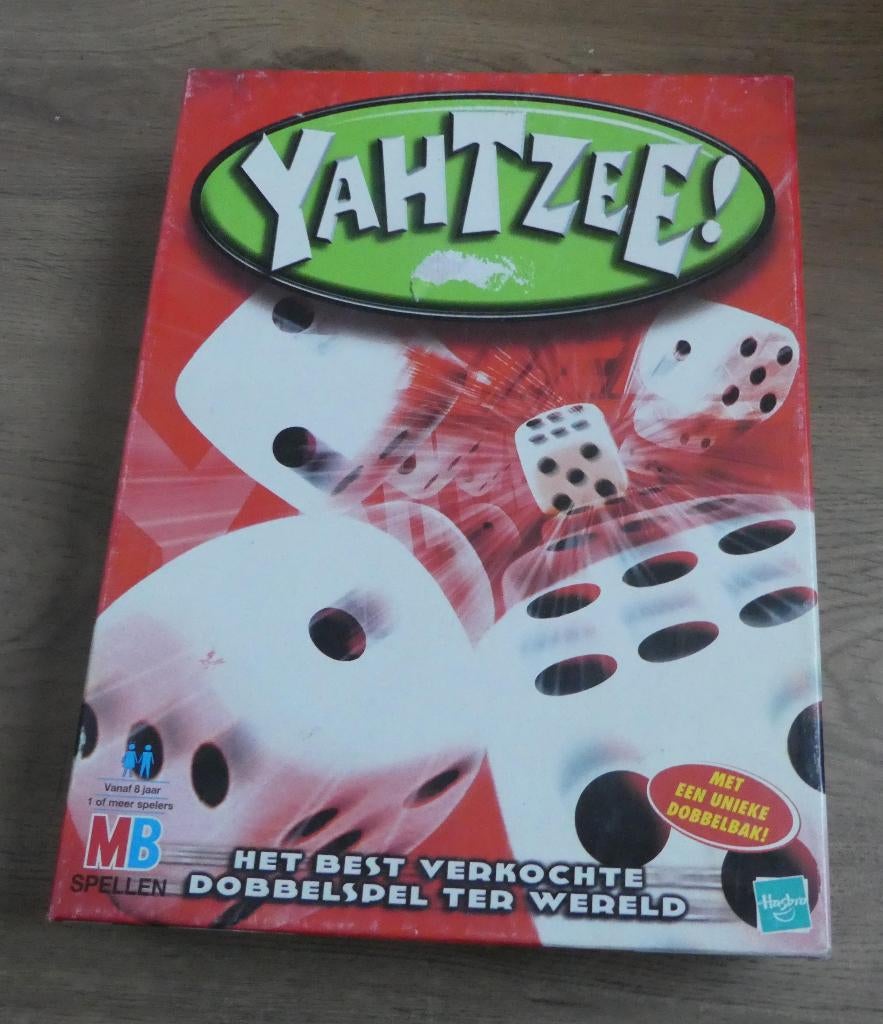 Yathzee MB met dobbelbak vanaf 8 jaar., Hobby en Vrije tijd, Vijf spelers of meer, Ophalen of Verzenden, Zo goed als nieuw, MB Spellen