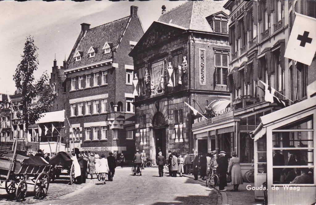 Gouda. Oude ansichtkaart , de Waag - Gelopen 1954, Verzenden, 1940 tot 1960, Gelopen, Zuid-Holland
