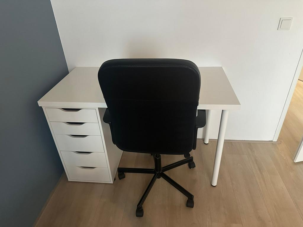 Bureau met ladeblok en stoel, Ophalen, Zo goed als nieuw