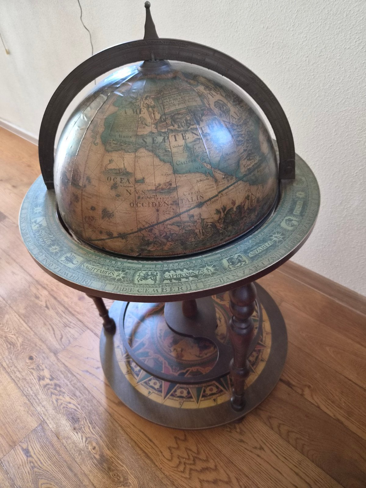 Drank globe of drank kastje wereldbol, Ophalen, Gebruikt, Globebar