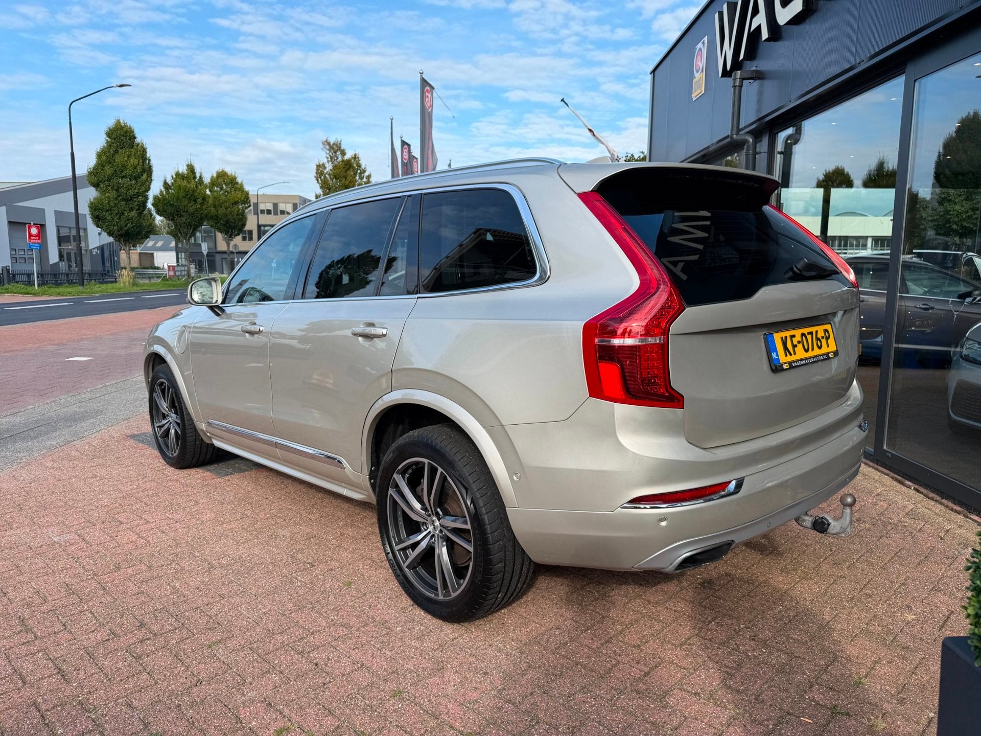 Volvo XC90 2.0 T8 Twin Engine AWD Momentum AUT|Leder|PANO|7P, Auto's, Gebruikt, 7 stoelen, Bedrijf, Hybride Elektrisch/Benzine