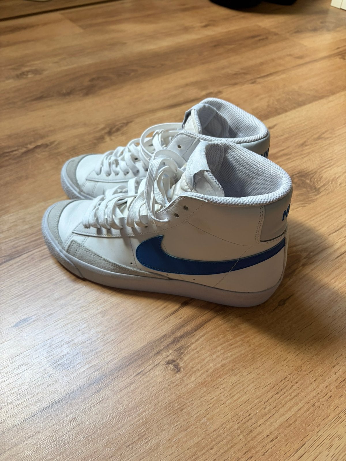 Nike blazers, Wit, Ophalen of Verzenden, Sneakers of Gympen, Zo goed als nieuw