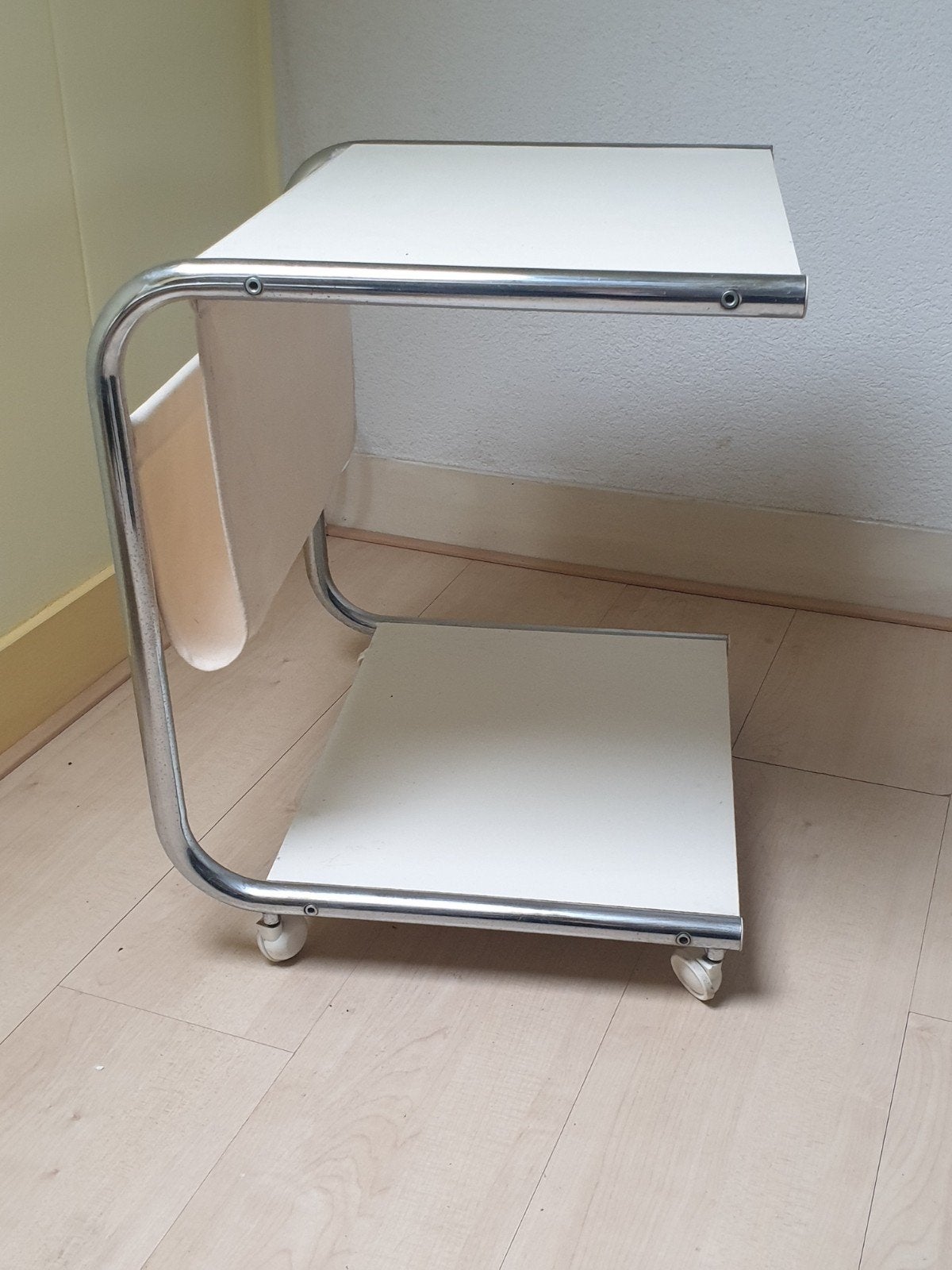 Thomas Jelinek: Trolleytafel / Krantenbak (jaren '70)
gebrui, Minder dan 55 cm, Gebruikt, Metaal of Aluminium, Vintage
