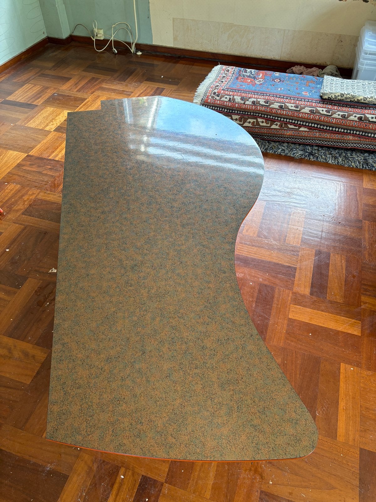Unieke Wandtafel / TV Meubel met Organische Vorm, Huis en Inrichting, Tafels | Eettafels, Ophalen, Overige materialen, Gebruikt
