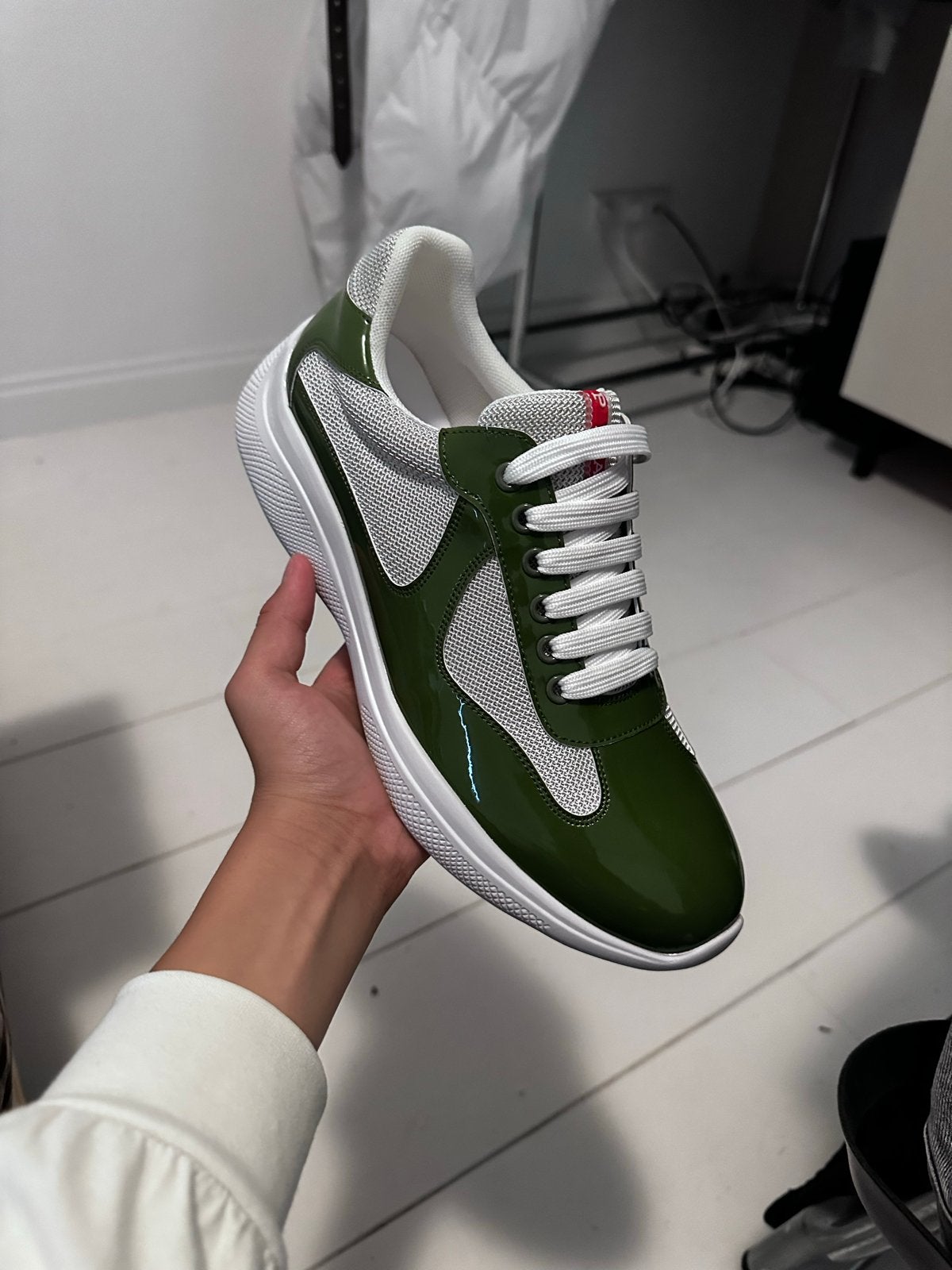 Prada sneakers olijfgroen maat 43 met bijpassend Play shirt, Kleding | Heren, Ophalen of Verzenden, Nieuw, Overige kleuren, Sneakers of Gympen