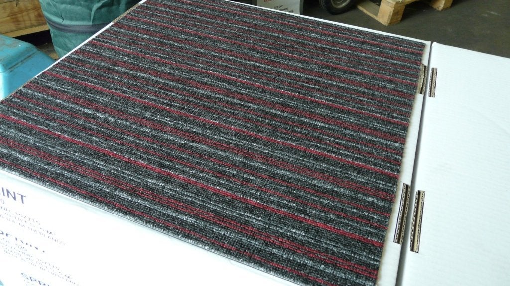 Tapijttegels Sprint (Partij 114) rood / grijs gestreept 40m2, Ophalen, Nieuw, 25 tot 50 m², Tapijttegels