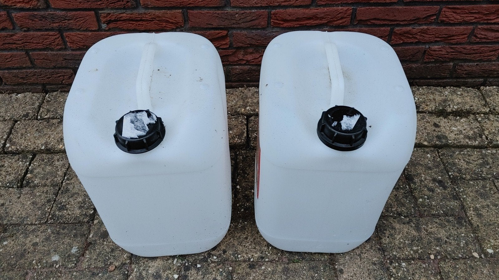 Twee jerrycans - vaatjes 20 liter, Ophalen of Verzenden, Vee
