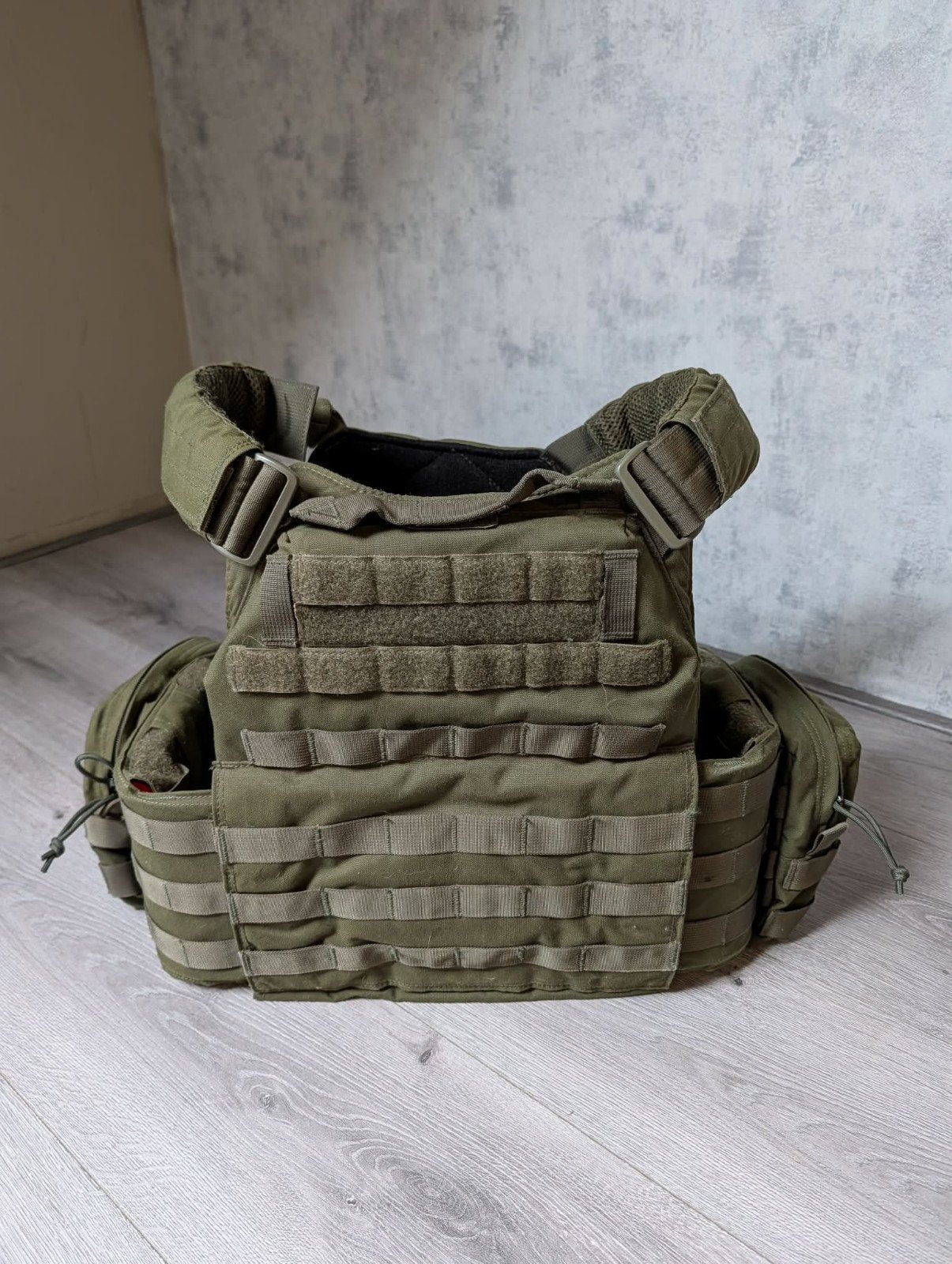 Plate carrier 
Warrior assault systems, Verzamelen, Militaria | Algemeen, Ophalen of Verzenden, Landmacht, Nederland, Embleem of Badge