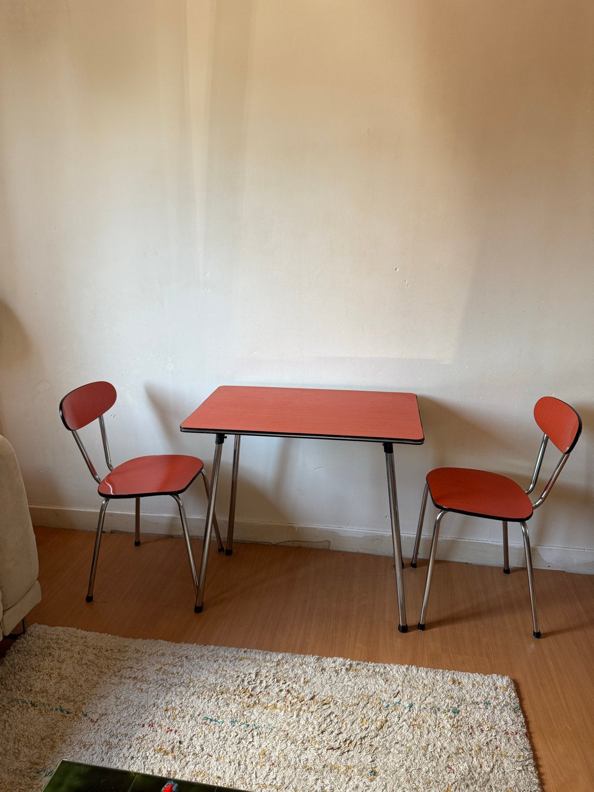 Vintage Oranje Formica Tafel + Twee Stoelen - Set, Ophalen, Gebruikt, 50 tot 100 cm, Metaal
