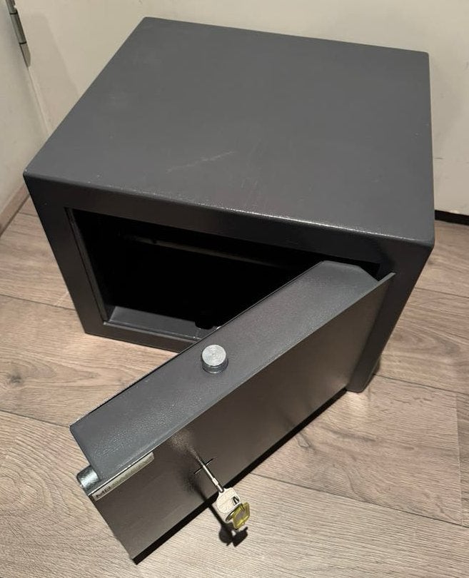 Zeer degelijke MB Safety S2 kluis brandkast 2 sleutels RDW, Huis en Inrichting, Brandblussers en Brandkasten, Ophalen, Zo goed als nieuw