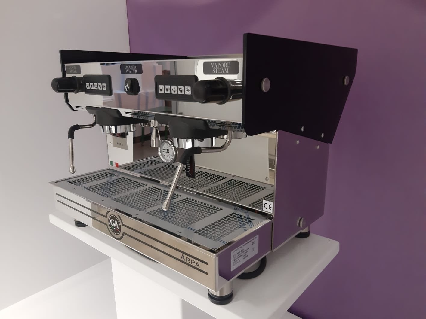 La Nuova Era - Arpa Lux - 2 groeps espressomachine - NIEUW, Afneembaar waterreservoir, Espresso apparaat, 10 kopjes of meer, Gemalen koffie