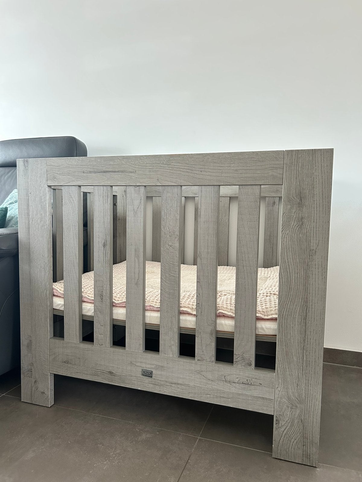 TWF baby box (incl boxmatras en Koeka boxkleed) ZGAN!, Ophalen, Zo goed als nieuw, Boxkleed