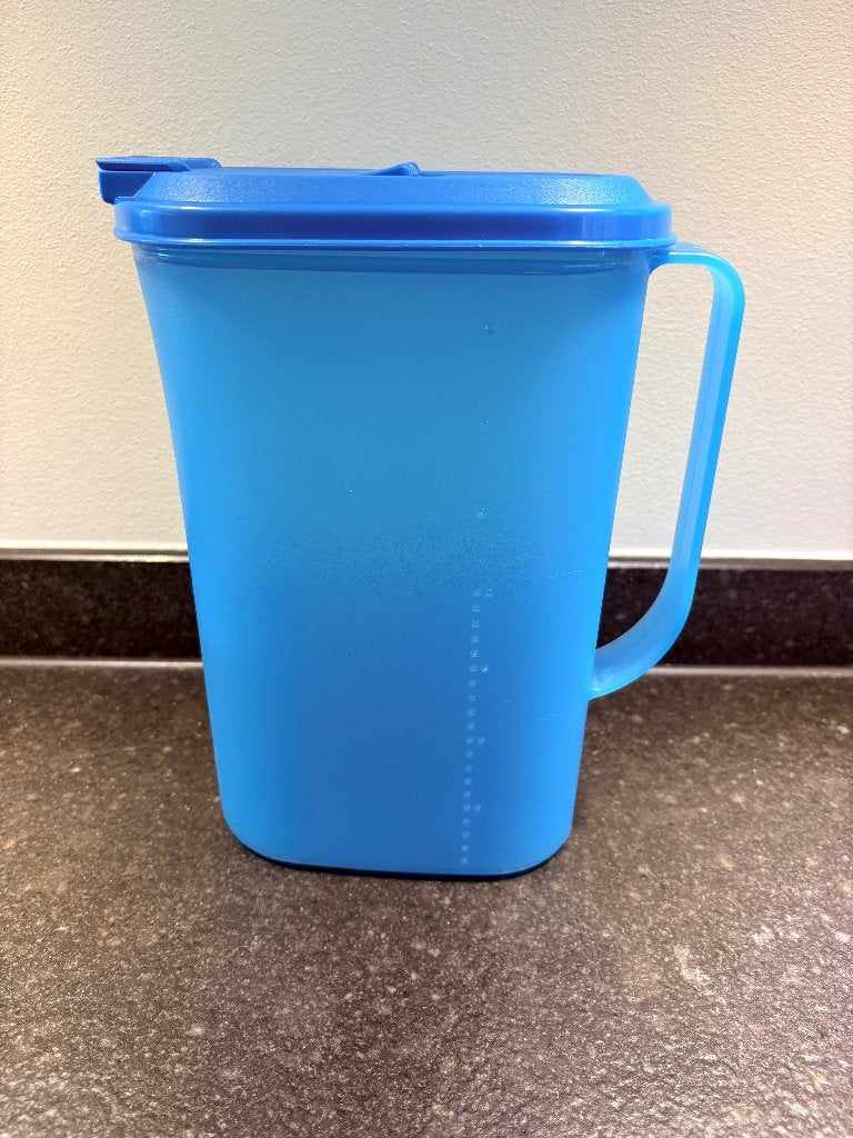 Tupperware Ezy Cool Jug (Trendy Eco of koelkastkan 2 liter), Beker of Kan, Nieuw, Ophalen of Verzenden, 2000 ml