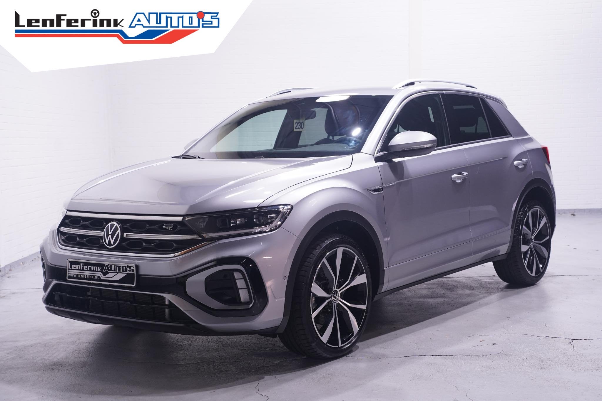 Volkswagen T-Roc 1.5 TSI 150 pk Aut. R Line Ext/Int. Matrix, Stof, Gebruikt, Zwart, 4 cilinders