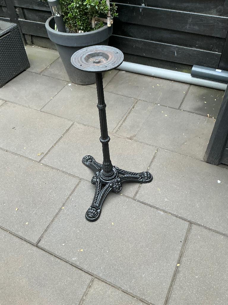 Gietijzeren tafelpoot, Ophalen, Gebruikt, Rond, Metaal